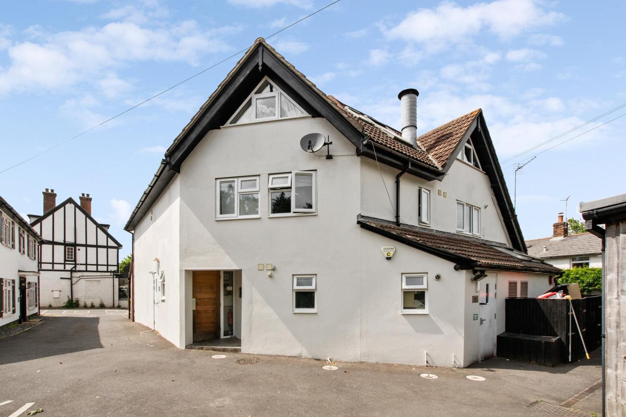 Central And Cosy Brockenhurst Flat Exterior photo